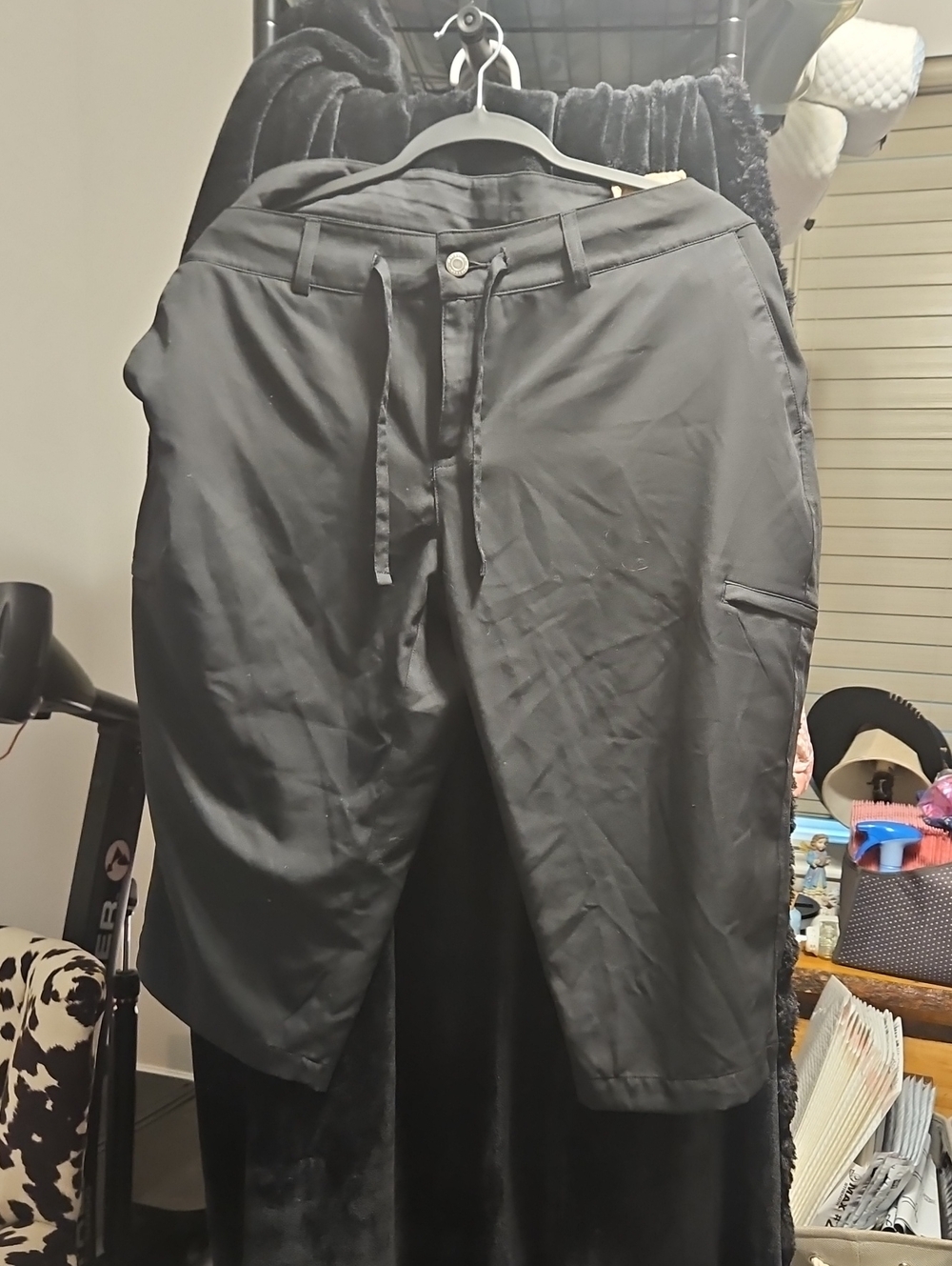 Magellan Outdoors Black Utility Cargo Capris